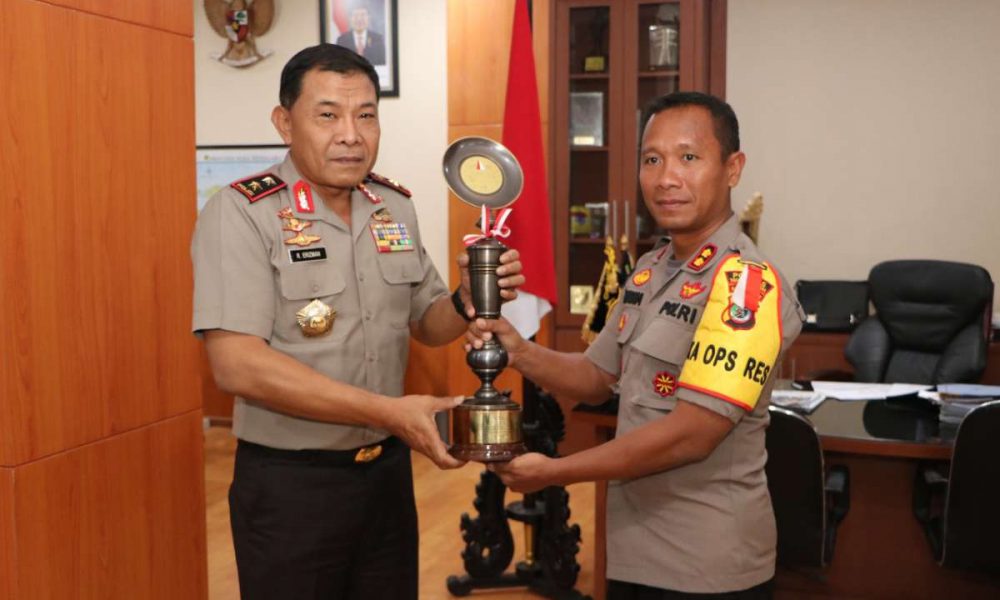 Bentangkan Bendera 1.773 Meter di Perbatasan RI-RDTL, Polres TTU Dapat ...
