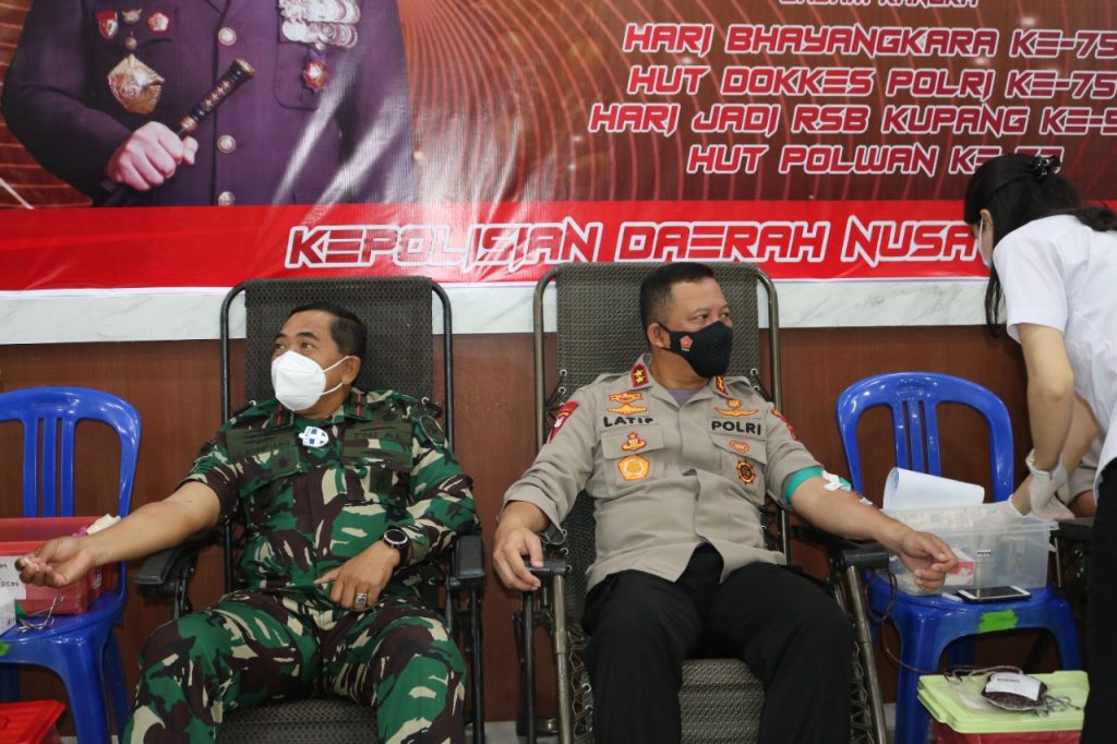 Sambut HUT Polri, Polda NTT dan Bhayangkari Sumbang 88 Kantong Darah