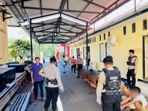 Gerebek Pesta Miras di Oesapa, Polisi Amankan 9 Pemuda dan 2 Parang