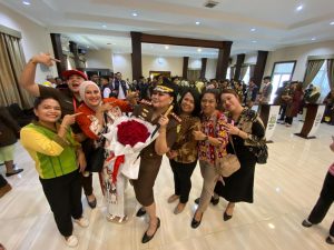 Lantik 13 Pejabat Baru, Kajati NTT Tegaskan Jabatan Adalah Amanah dan Tanggung Jawab Moral