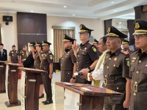 Lantik 13 Pejabat Baru, Kajati NTT Tegaskan Jabatan Adalah Amanah dan Tanggung Jawab Moral