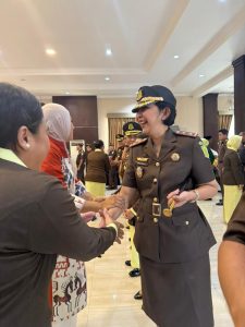 Lantik 13 Pejabat Baru, Kajati NTT Tegaskan Jabatan Adalah Amanah dan Tanggung Jawab Moral