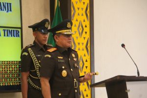 Lantik 13 Pejabat Baru, Kajati NTT Tegaskan Jabatan Adalah Amanah dan Tanggung Jawab Moral