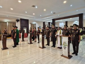 Lantik 13 Pejabat Baru, Kajati NTT Tegaskan Jabatan Adalah Amanah dan Tanggung Jawab Moral