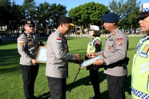 Aksi Heroik Anggota Diapresiasi, Kapolda NTT Dorong Pelayanan Maksimal ke Masyarakat Aksi Heroik Anggota Diapresiasi, Kapolda NTT Dorong Pelayanan Maksimal ke Masyarakat