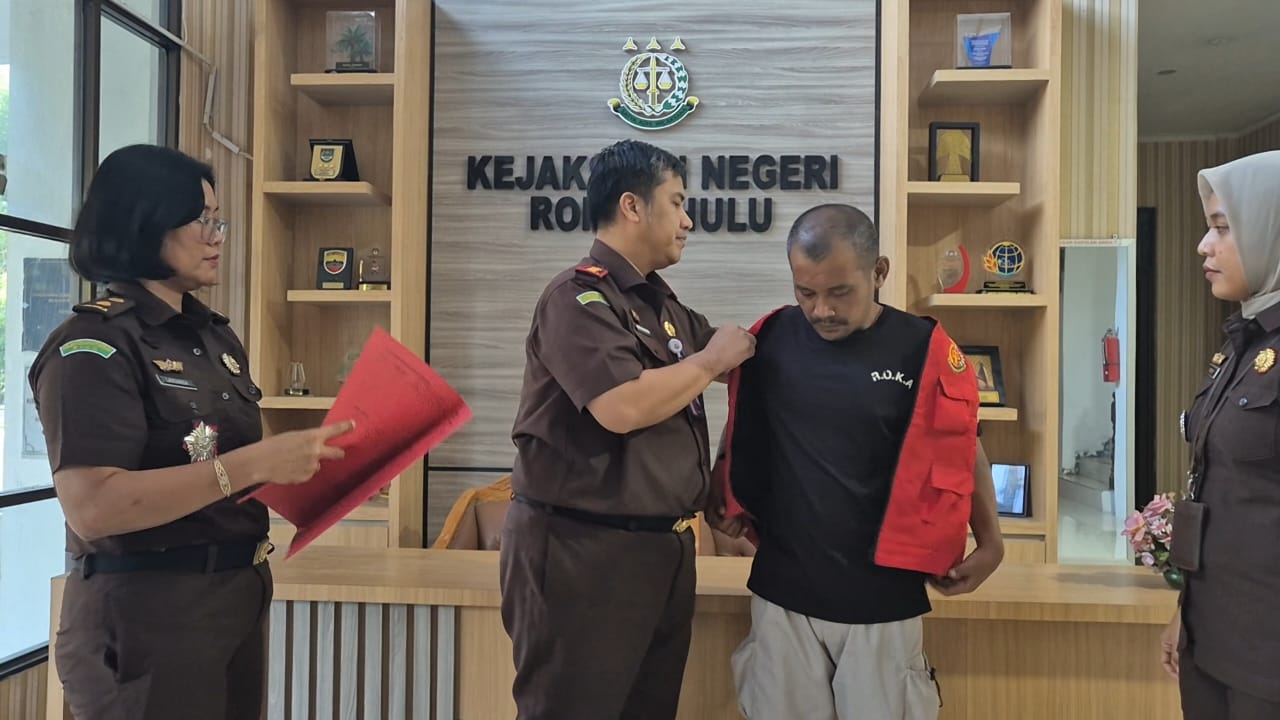 Semester I 2026, Kejari Rokan Hulu Tuntaskan 4 Perkara Lewat RJ, 2 Tersangka Terima SK Penghentian Penuntutan